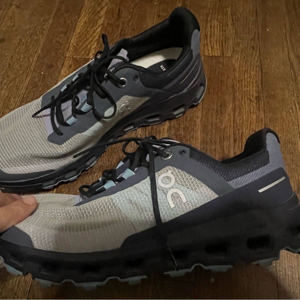 On-running Cloudvista Women’s Running Shoes/ Size 8.5
